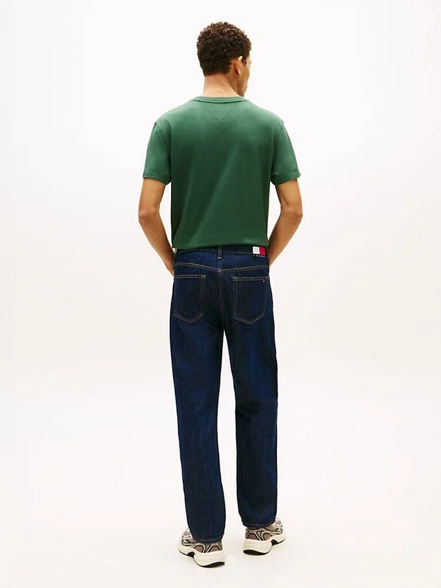 Tommy Jeans – jeansy o prostym kroju z zwężanymi nogawkami Tommy Jeans – jeansy o prostym kroju z zwężanymi nogawkami