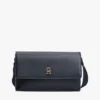 Torba crossbody z klapką o fakturze ziarniastej