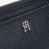Torebka na ramię z wytłoczonym monogramem na całej powierzchni Torebka na ramię z wytłoczonym monogramem na całej powierzchni