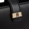 Torebka typu mini satchel z zapięciem z monogramem Torebka typu mini satchel z zapięciem z monogramem