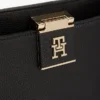 Torebka typu satchel z monogramem i zapięciem Torebka typu satchel z monogramem i zapięciem