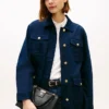 Torebka typu satchel z monogramem i zapięciem Torebka typu satchel z monogramem i zapięciem
