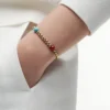 Wielobarwna bransoletka z koralików w stylu boho Wielobarwna bransoletka z koralików w stylu boho
