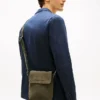 Zamszowa torba crossbody z klapką Zamszowa torba crossbody z klapką